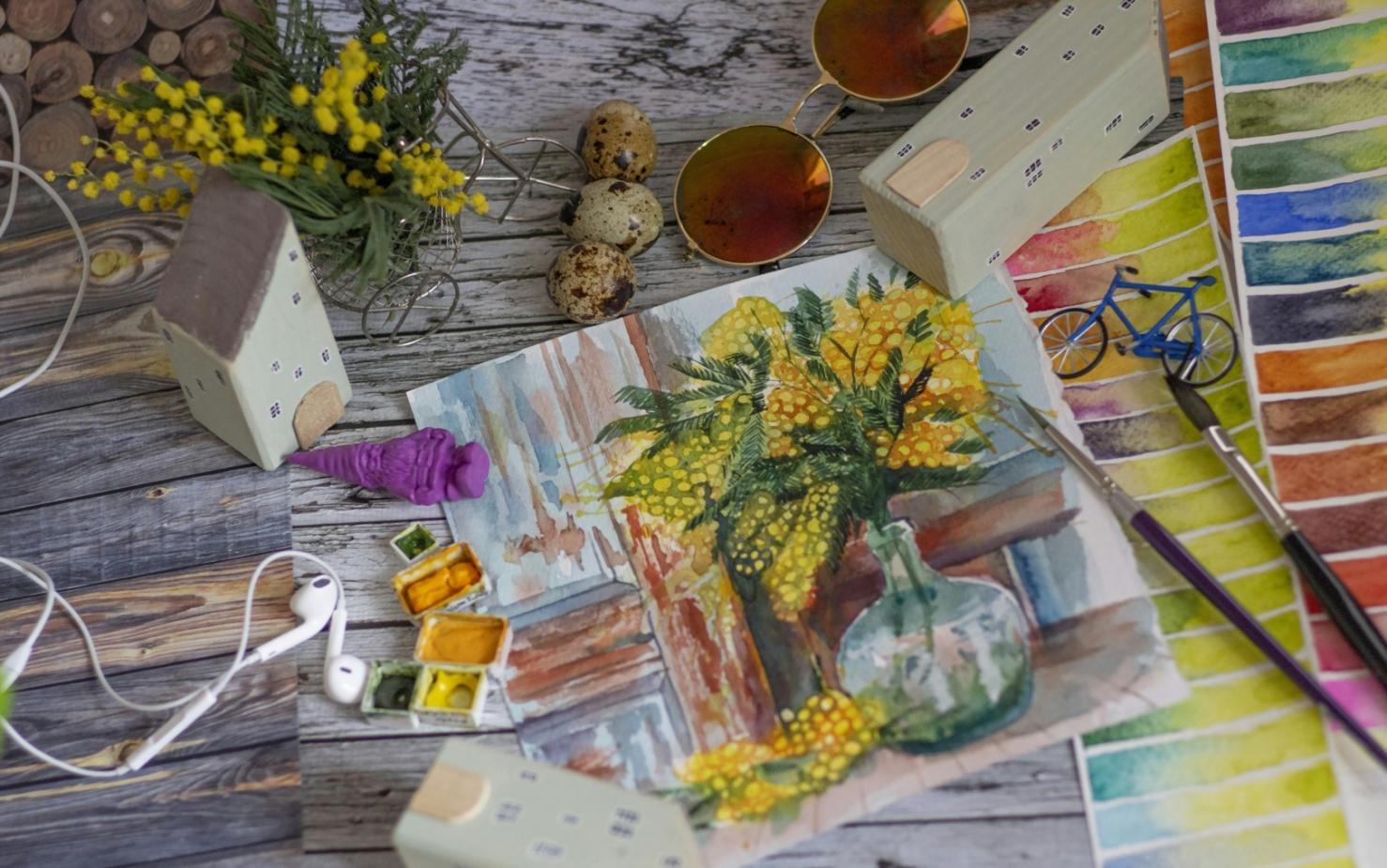 Estudiante practicando dibujo del natural con materiales profesionales